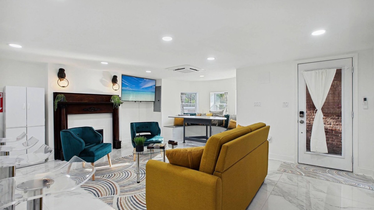 Shaw House | GardenLevel 4BR/2.5BA-Parking+By Convention Center