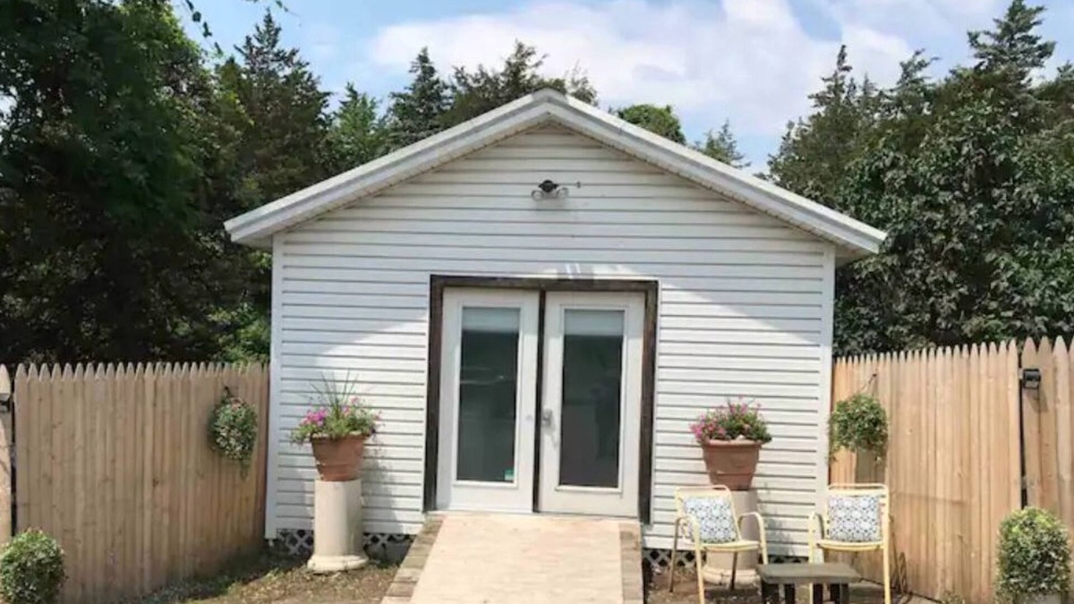 Hudson Cottage | Gardner Cottage with private patio
