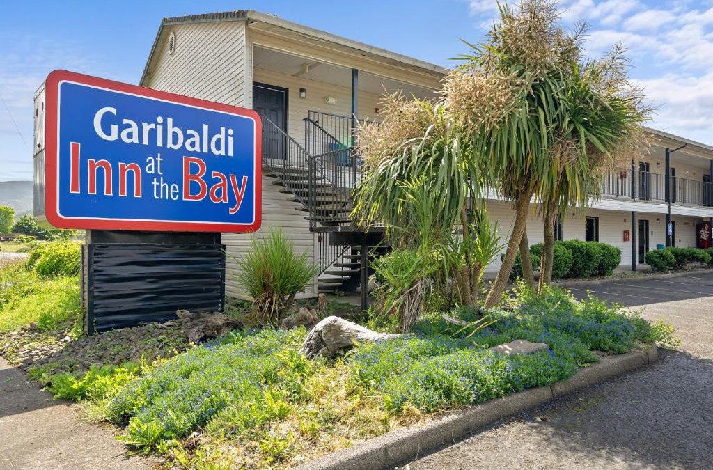Garibaldi Hotel | Garibaldi Inn at the Bay