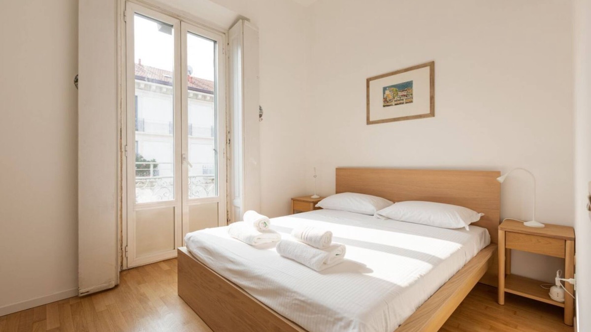 Zona Farini Apartment | Garibaldi & Isola District Functional Apartment
