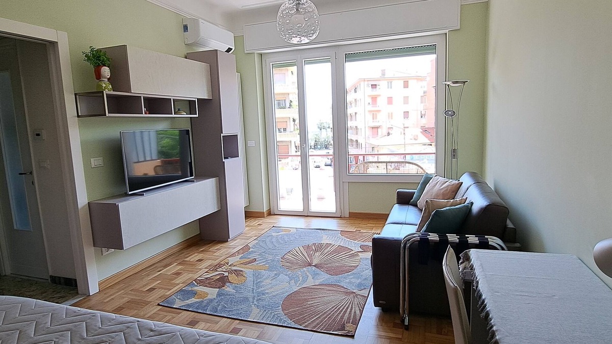 Sanremo Apartment | Garibaldino apartment 45sqm sea view, in the center of San Remo, bright terrace
