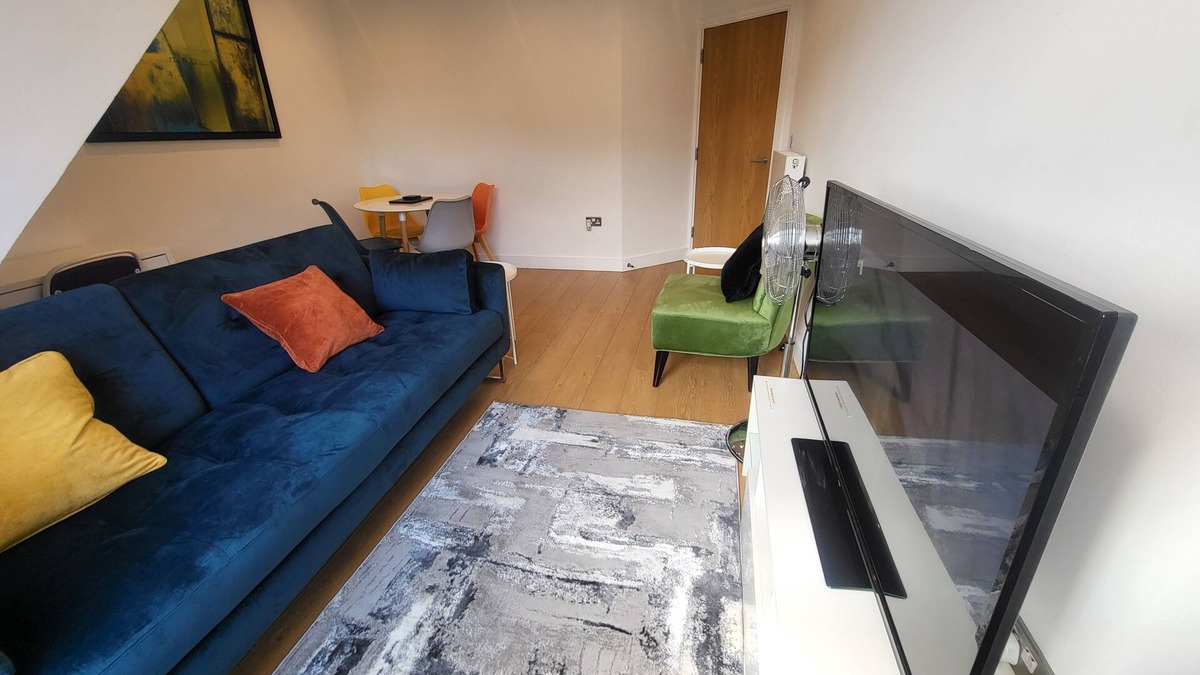 Little Holland Apartment | Garland City Centre Apartment, Close to Station, Stores, Restaurants & Gym