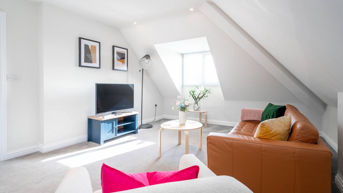 Redhill Apartment | Garland Penthouse|Spacious|Close to Redhill centre