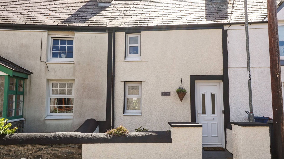 Llanddeusant Cottage | GARNEDD, pet friendly, character holiday cottage in Llanfaethlu