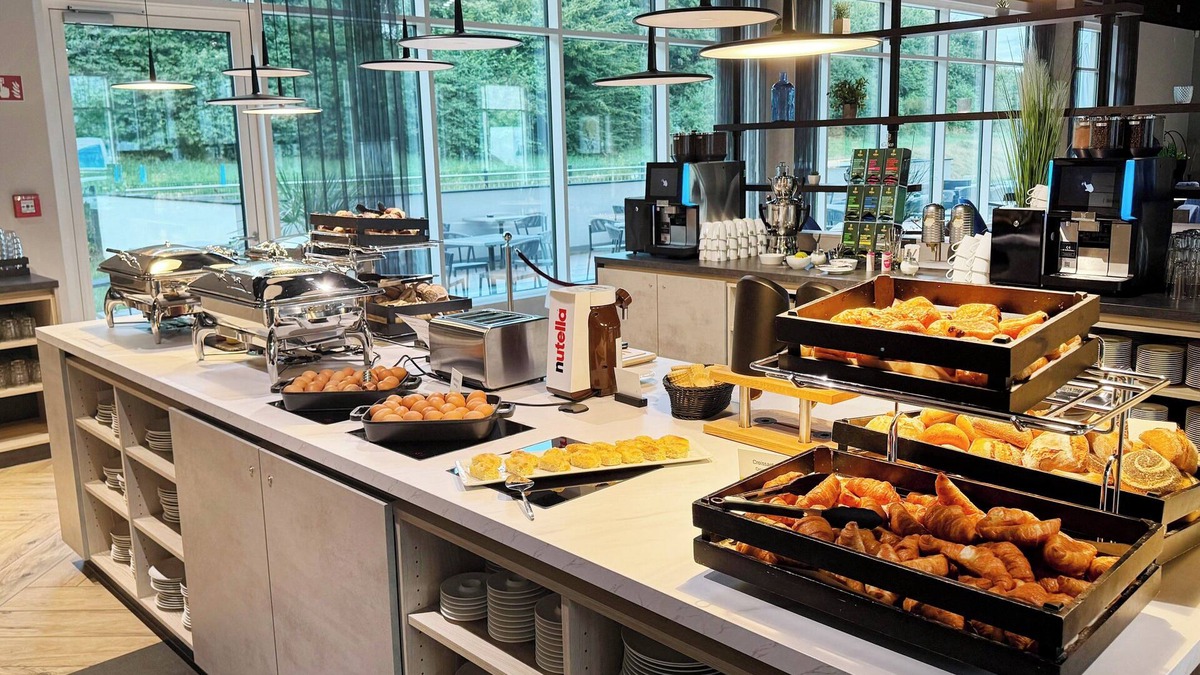Neusaess Hotel | Garner Hotel Augsburg Nord by IHG