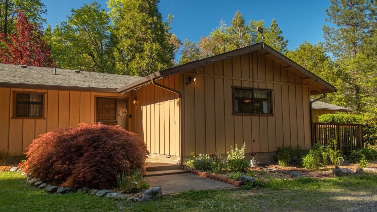 Cave Junction House | Garner House: Secluded woodland home; spacious & comfortable, in natural setting
