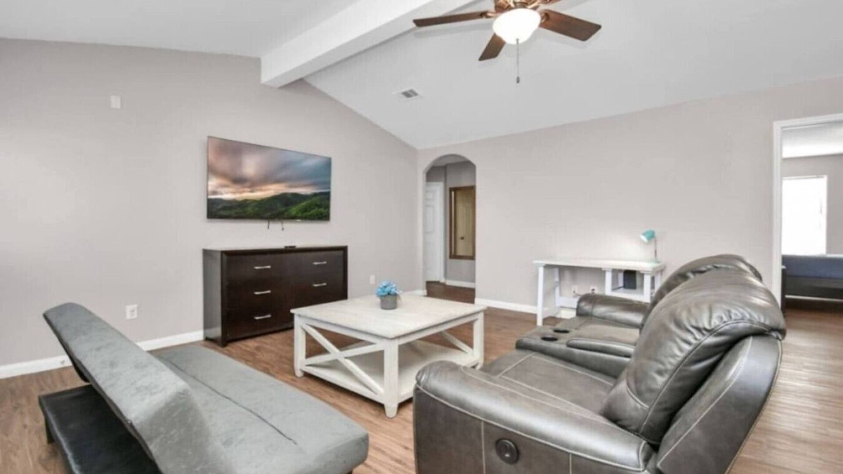 Iowa Colony House | Garnet: Beautiful Gated Rental | Handicap Accessible
