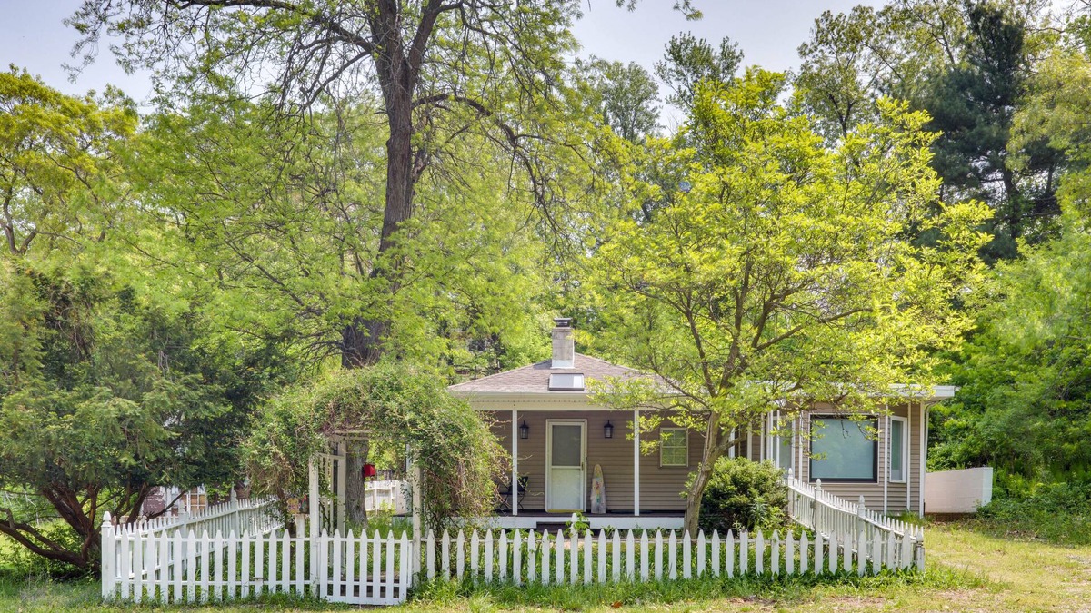 Miller Beach Cottage | Gary Cottage w/Outdoor Dining Areas - Near Beach!