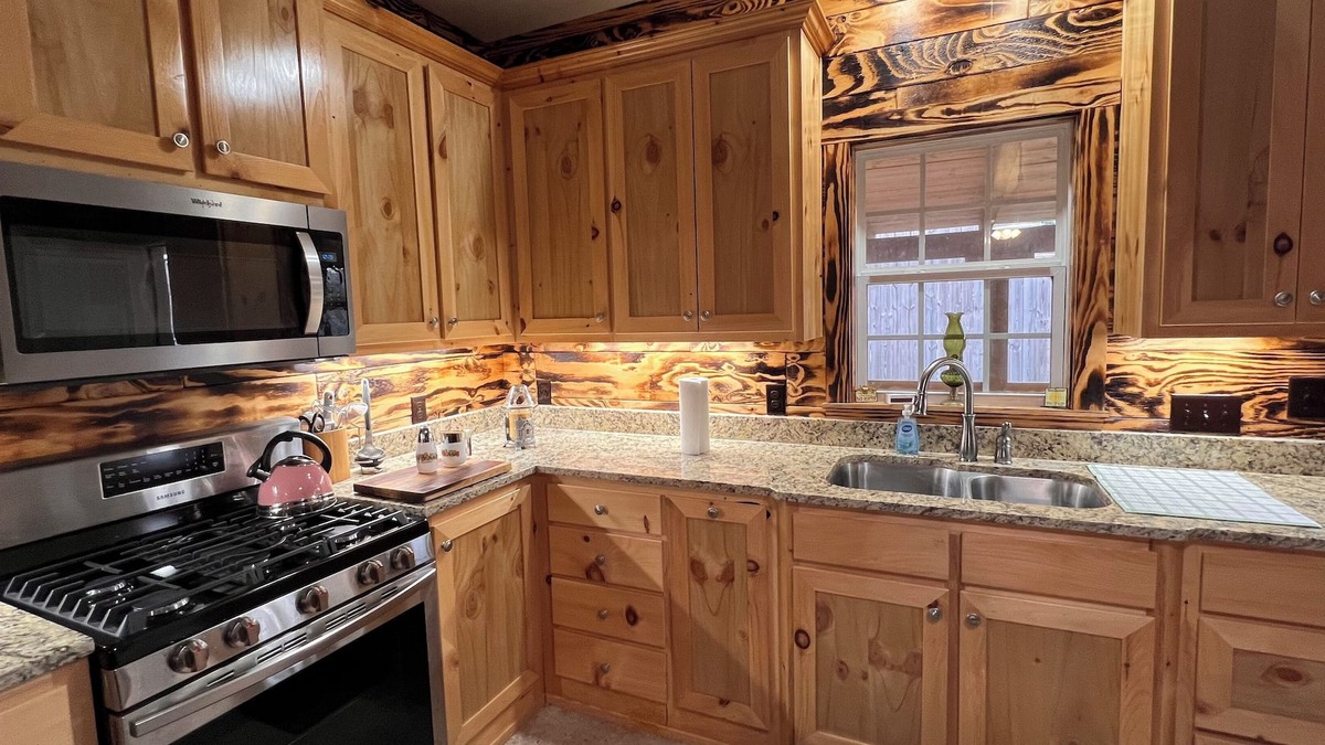 Onalaska Cabin | Gary's Getaway-2/1.5 cabin with covered boat parking and private boat ramp.