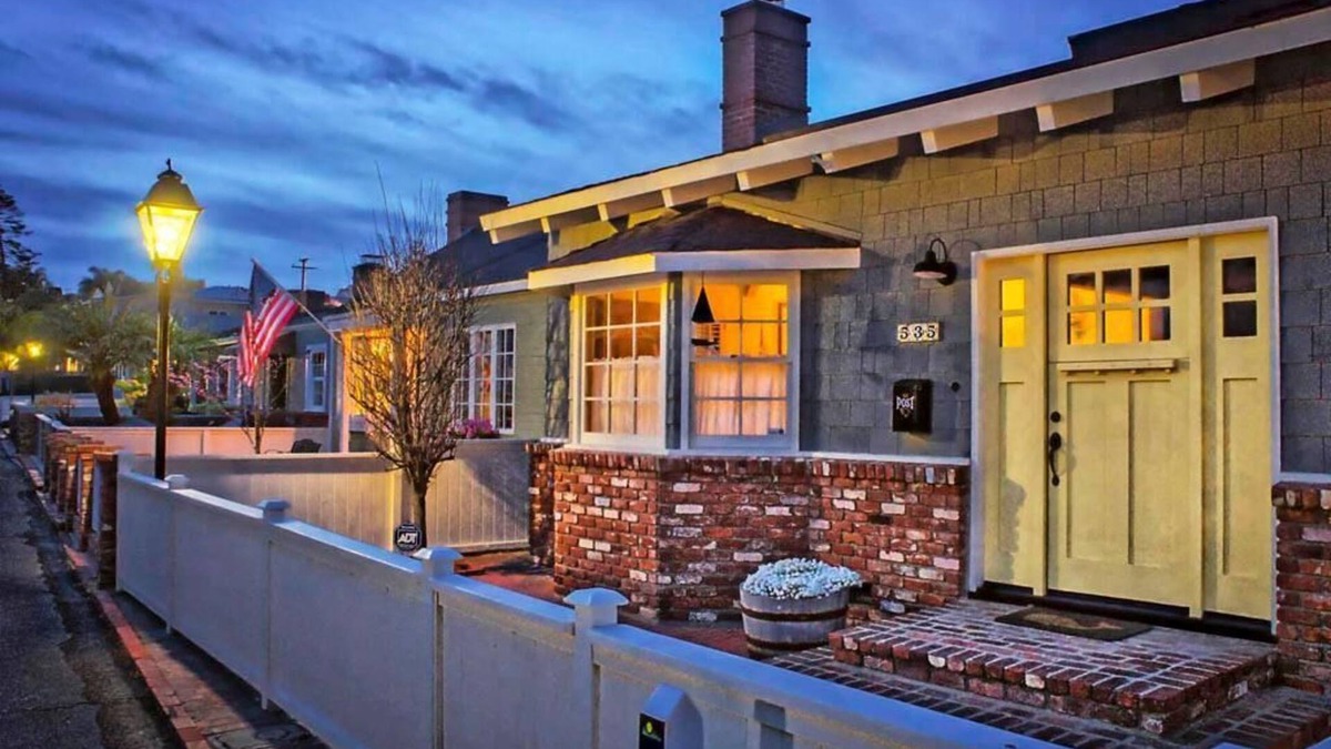 Gas Lamp Section Cottage | Gas Lamp Section Beach Cottage