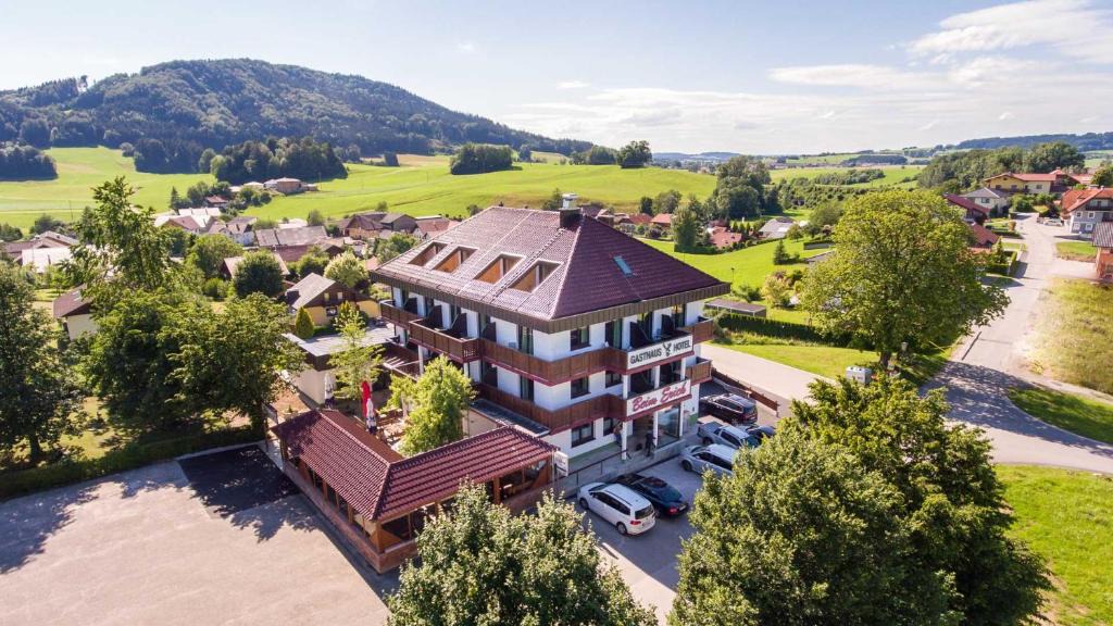 Oberhofen am Irrsee Hotel | Gasthaus Hotel Beim Erich