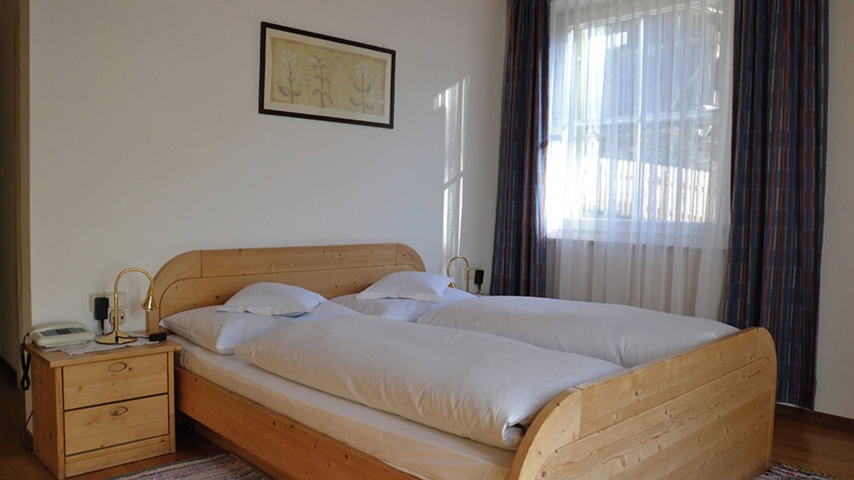 Santa Valburga Apartment | Gasthof Kirchsteiger 'Kirchsteiger Zimmer 4' with Lake View, Shared Terrace and Wi-Fi