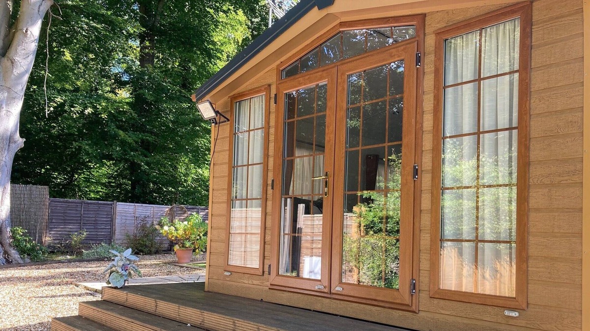 Brandon Cabin | GATE LODGE RETREAT with Thetford Forest on your doorstep.