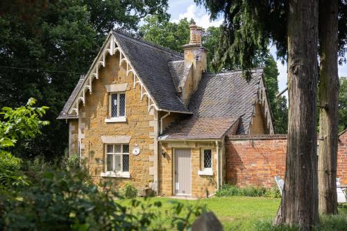 Knipton House | Gate Lodge - Sleeps 4 - Near Belvoir Castle