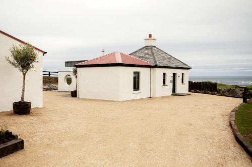 Miltown Malbay Cabin | Gate Lodge@White Strand
