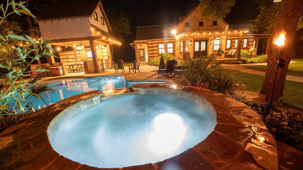 Fredericksburg House | Gated Acreage, 2 Blocks off Main St. Lost Creek Lodge Estate.n9 Bd 9.5 Ba-20 ppl