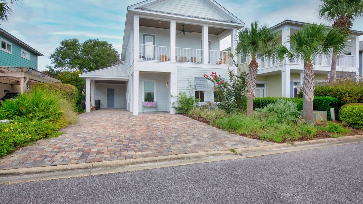 Emerald Waters Village House | Gated Beach Community! Minutes to the BEACH! 4 Bedroom/Sleeps 14!
