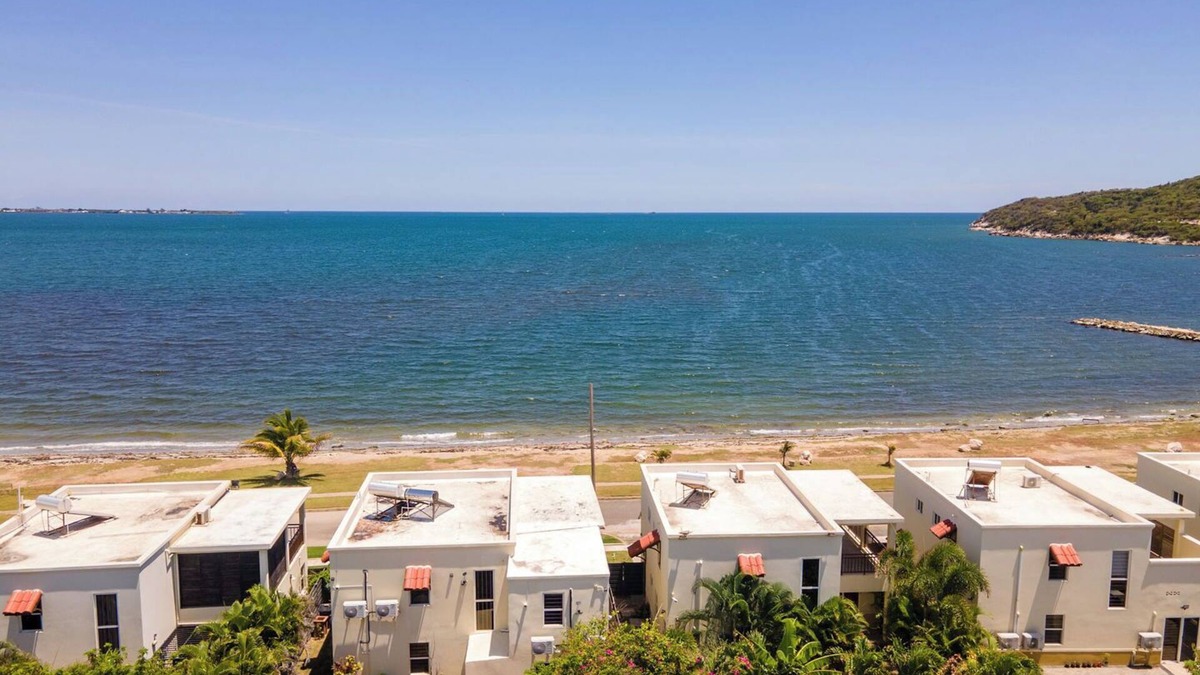Portmore House | Gated Beachfront House - 10 Minutes from Kingston
