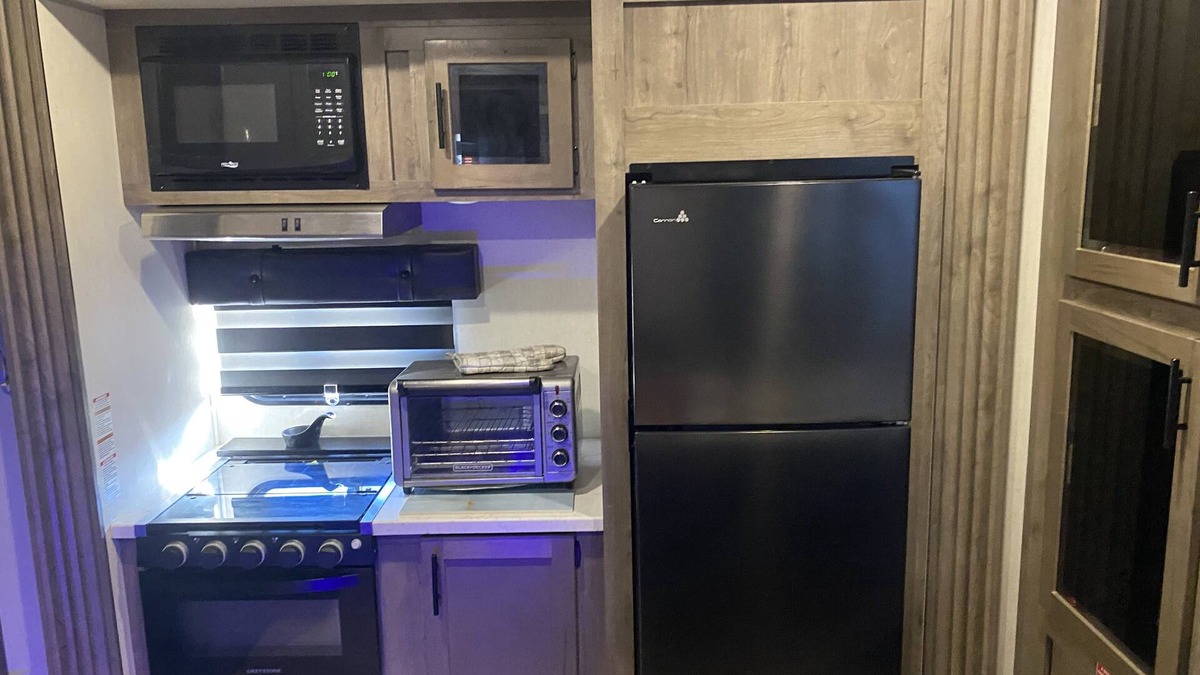 Brooksville RV Rental | Gated Camper with great extra features