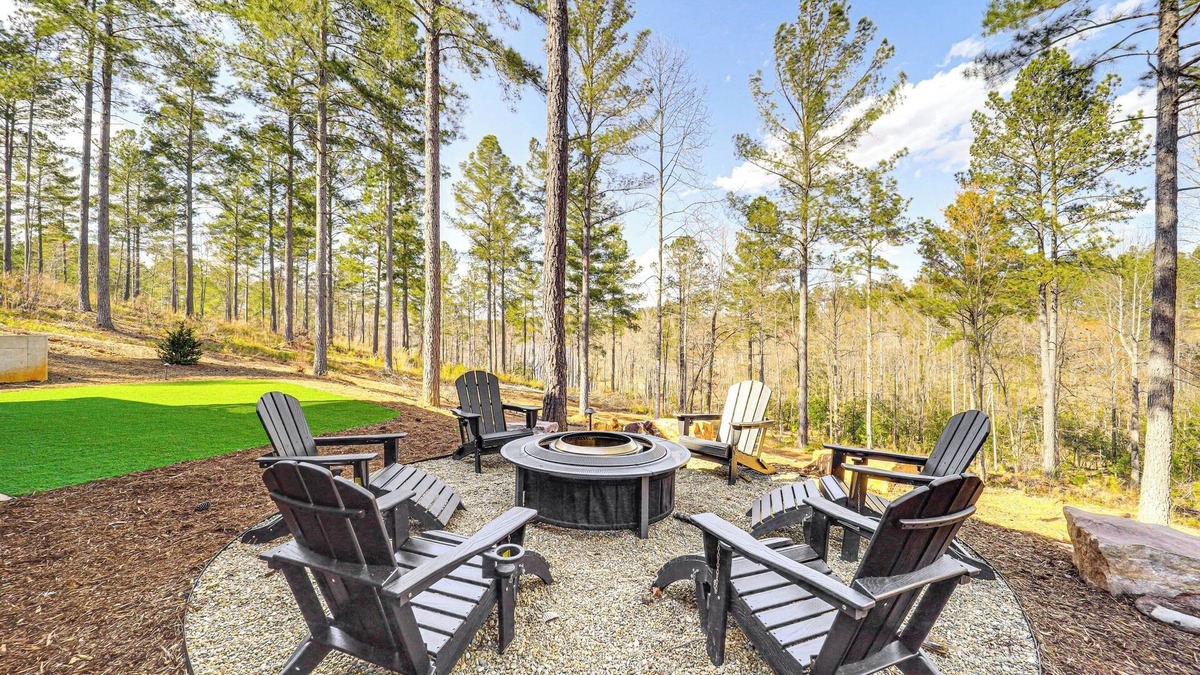 Hickory House | Gated Community w/Perks: North Carolina Hideaway