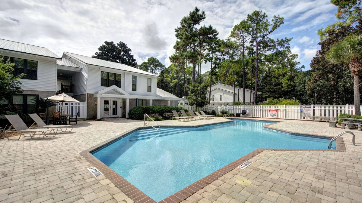 Saint Simons Island Condo | Gated Condo with Pool Walk to Nightlife St. Simons Island