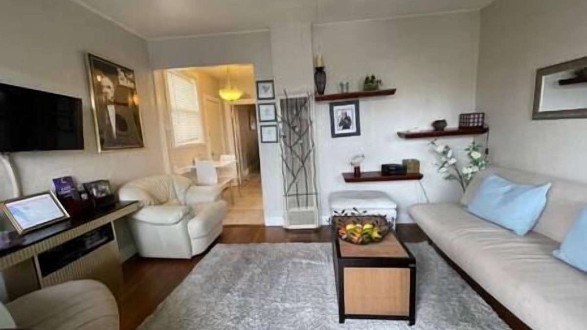 Oakland House | Gated cottage*self ck-in*fast WiFi*free parking