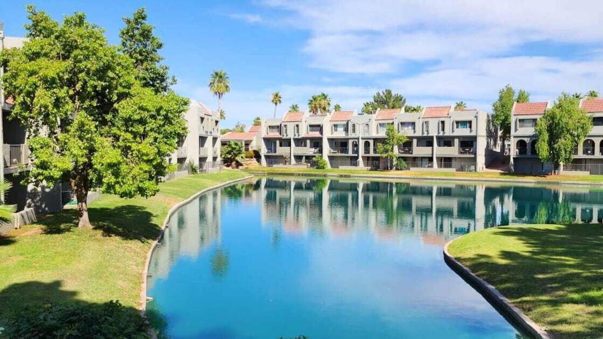 Dobson Ranch House | Gated Dobson Ranch townhouse, balcony, golf views