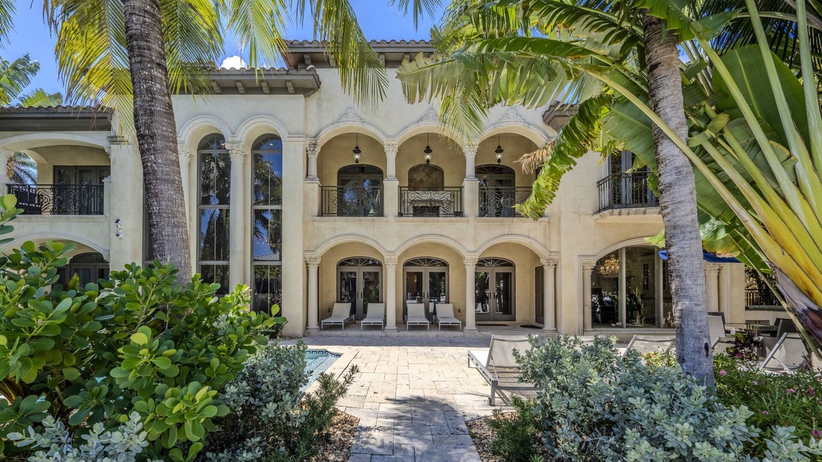 Las Olas Isles House | Gated Waterfront Luxury Home! Private Pool, Hot Tub & Mansion Views!