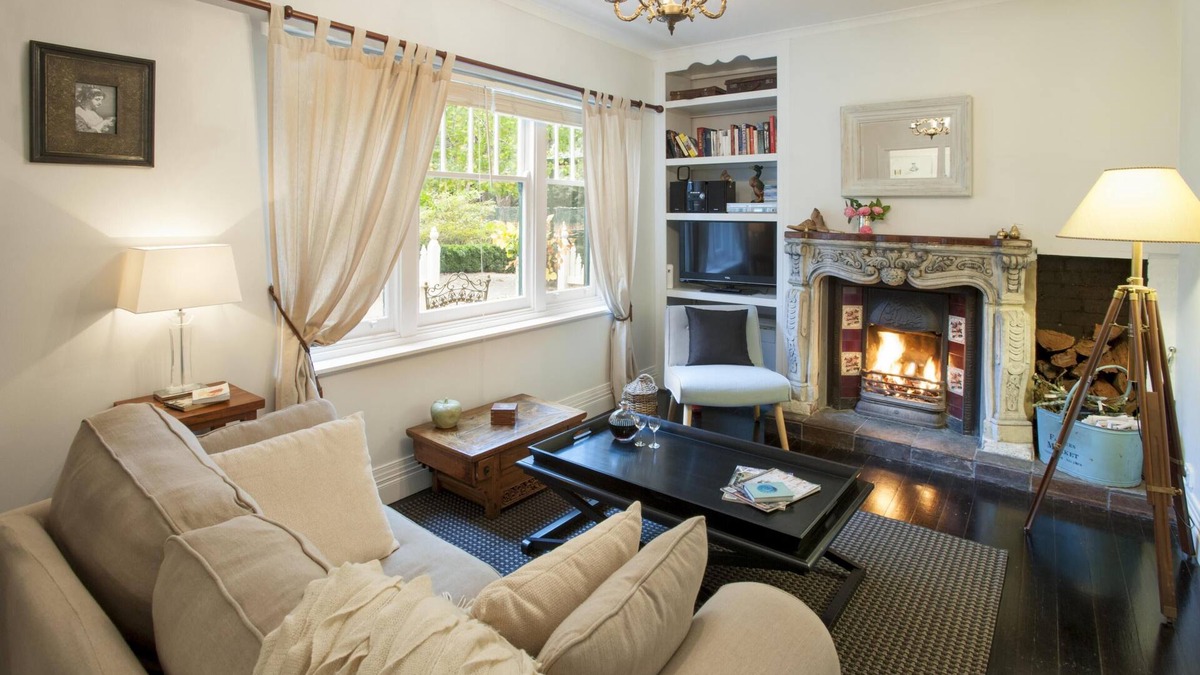 Sassafras Cottage | Gatehouse Cottage At Moulton Park Estate - Nestled amongst an extensive English inspired garden at the original Moulton Park.