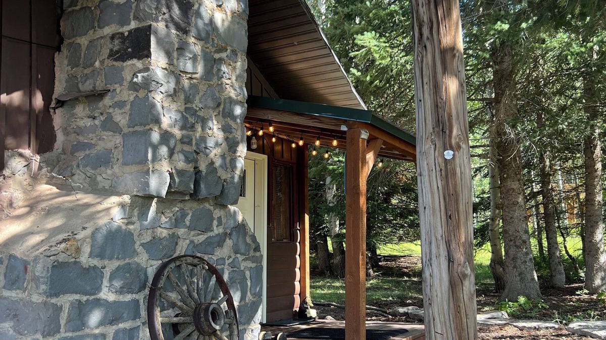 Island Park Cabin | Gateway at the Crossroads! Yellowstone, Henry's Lake & Island Park-sleeps 9