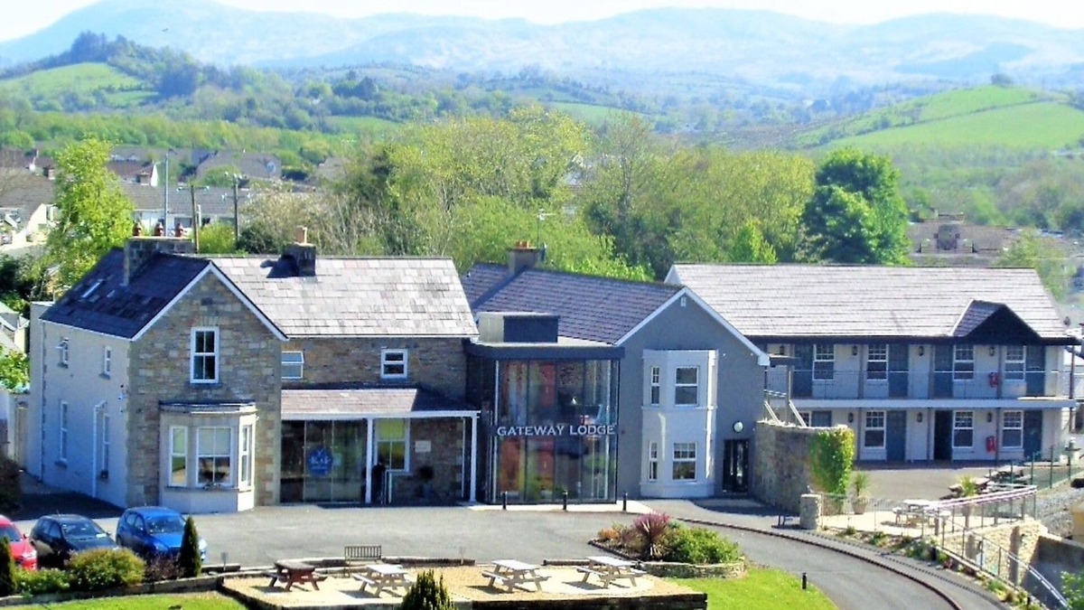 Donegal House | Gateway Lodge Donegal
