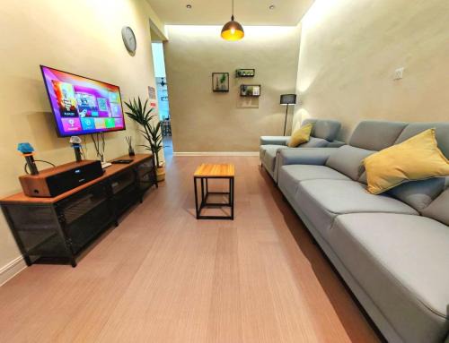 Kluang House | Gateway Sri Klg 11pax KTV Neflix Water Machine Town