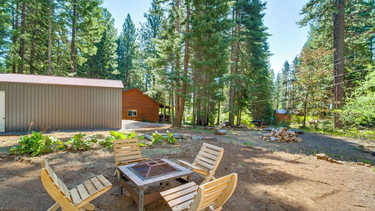 Klamath Lake Cottage | Gateway to Crater Lake: Cabin in Klamath Falls!