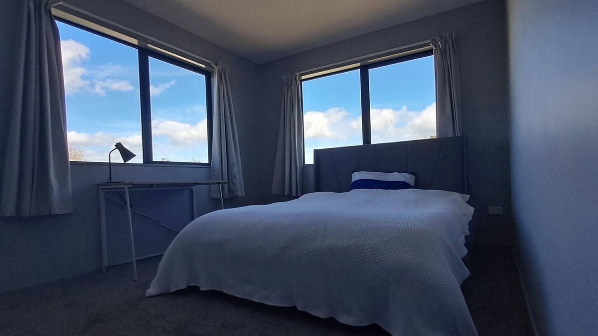 Manurewa House | Gateway to New Zealand BRAND NEW HOME Panoramic views & NEW playground