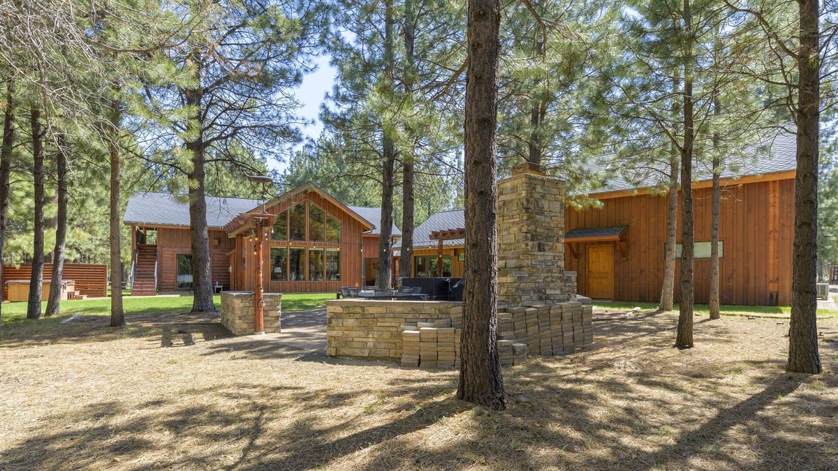 Sisters Cabin | Gateway to Ponderosa Pines-Sisters OR Cabin+Casita