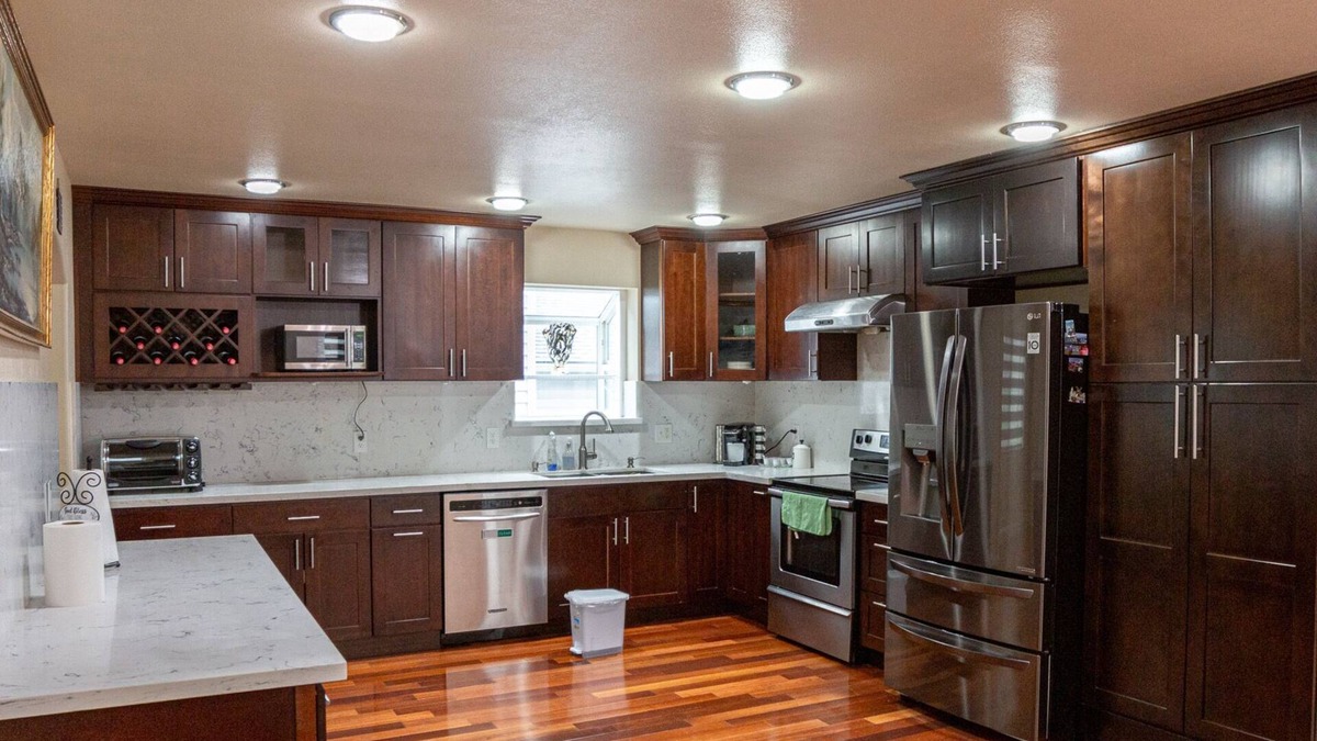 Dunlap House | Gateway to SEA! 5BED/3BA Home