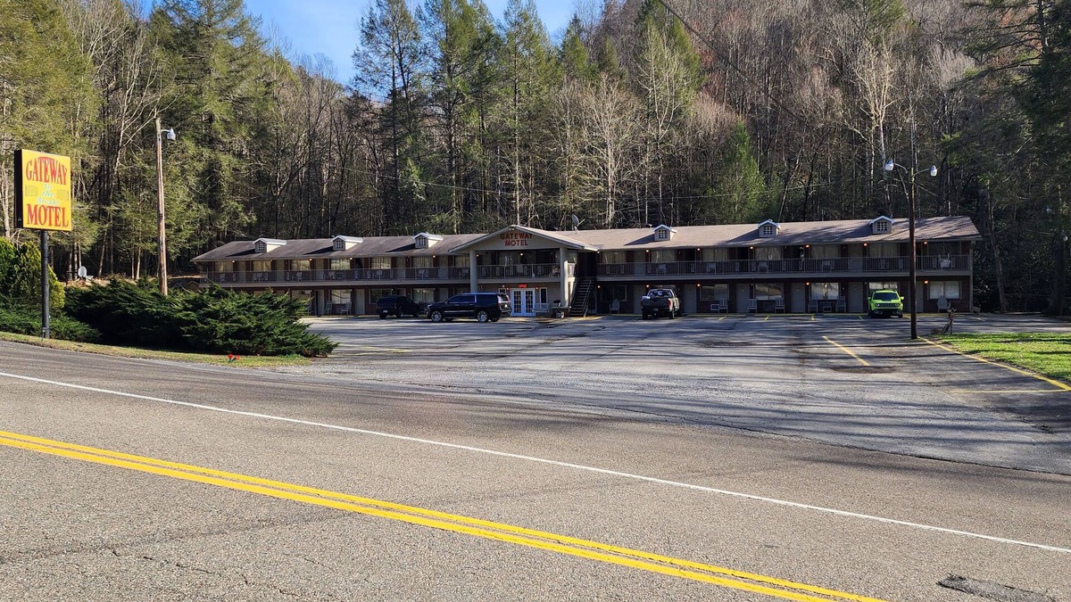 Haysi Hotel | Gateway to the Breaks Motel
