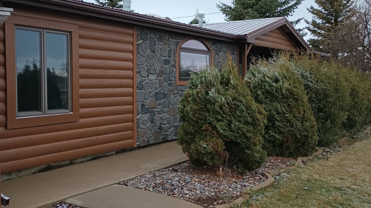 Moccasin House | Gateway to the Little Belts and Snowy Mts.