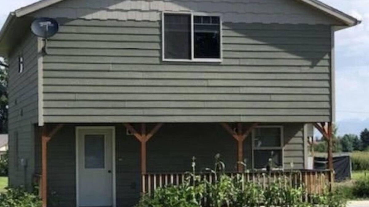 Helena House | Gateway to the valley, the ideal place to call home in Helena book year round!