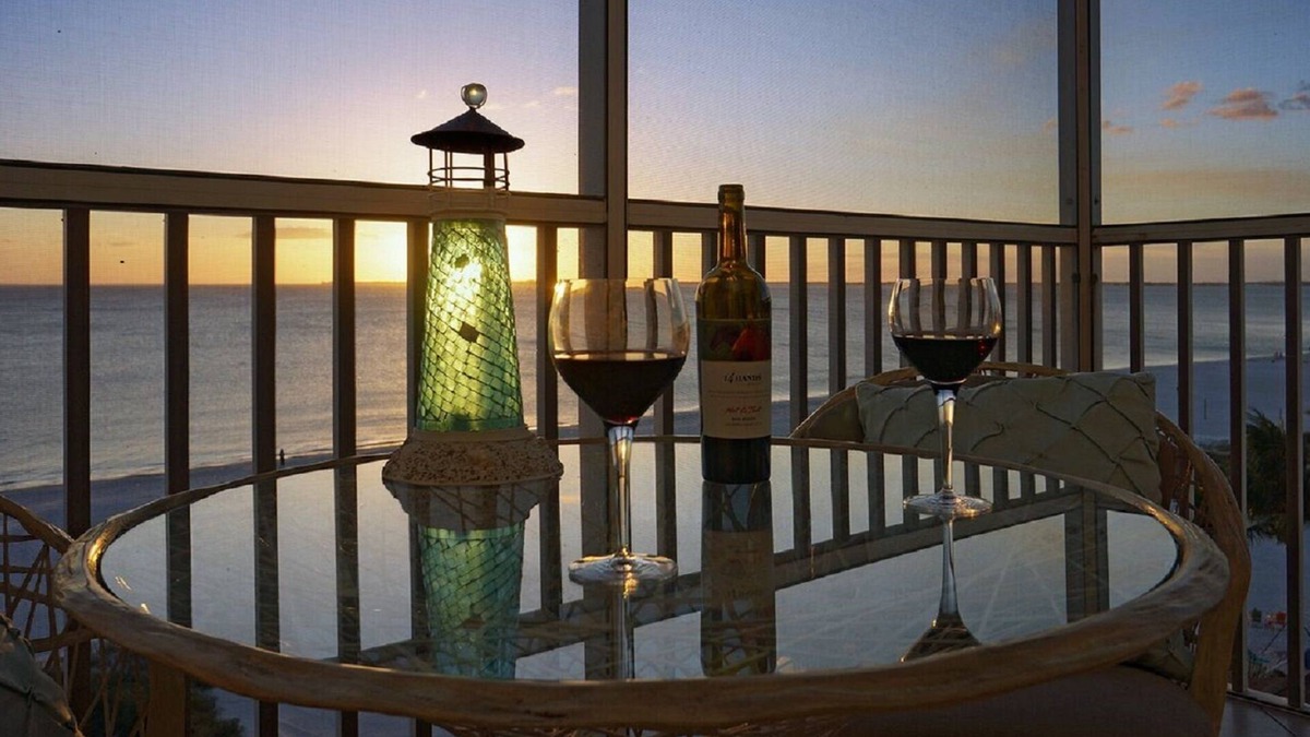 Fort Myers Beach Condo | Gateway villas, north end,fab views, easy on/off bridge,WALK TO MARGARITAVILLE