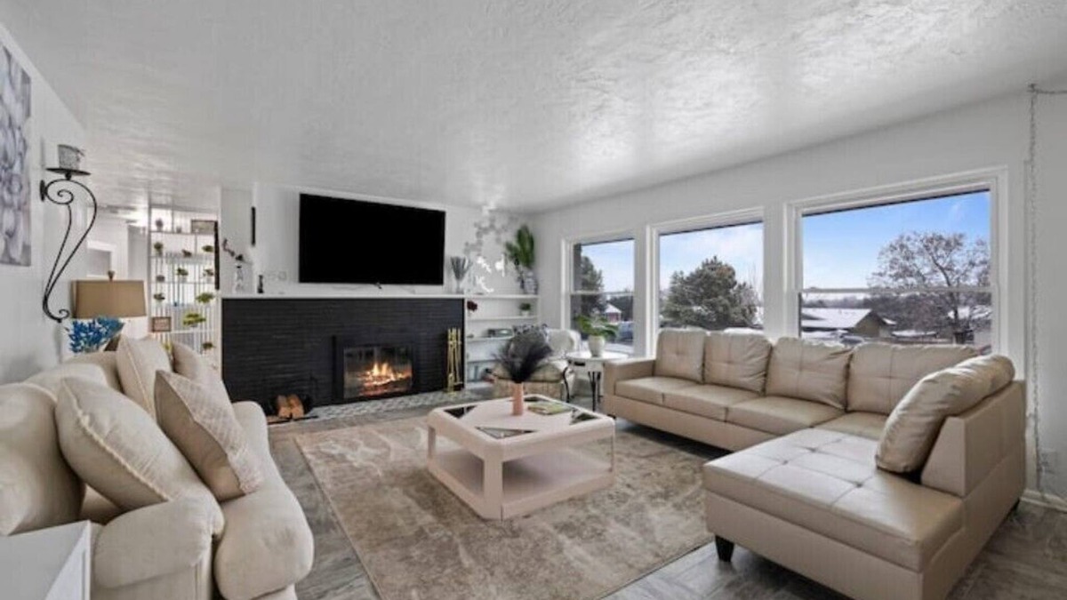 Tri-Cities House | Gather and enjoy the amenities