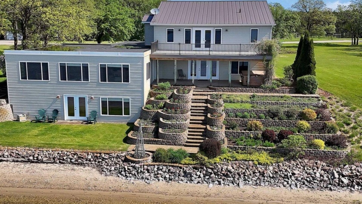 Browerville House | Gather at this spacious 5-bedroom lake home with 277' sandy beach, private dock