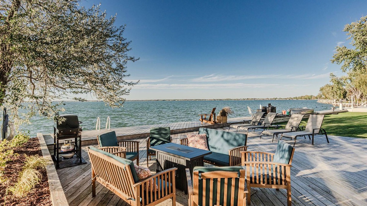 Anchorville House | Gather & Relax! 9 Beds, 2 Kayaks & 2 SUPs, Shallow Swimming, Fire Table, Games!