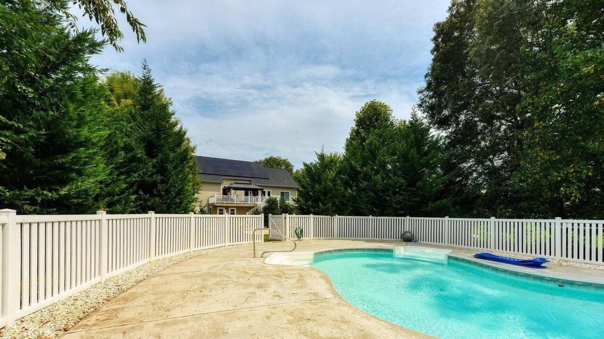 Mineral House | gather 'round the firepit, chill by the pool or go jump in the lake!