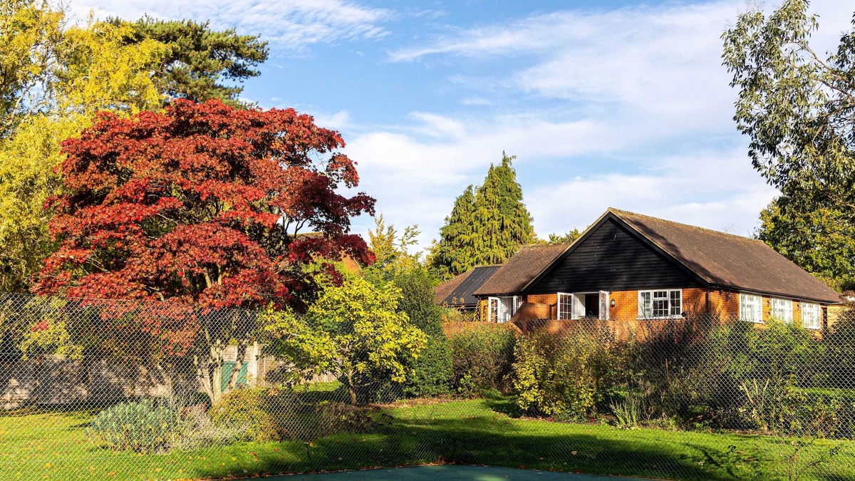 Yalding Cottage | Gather & Unwind: Gardens, Woodlands & Tennis cottages.