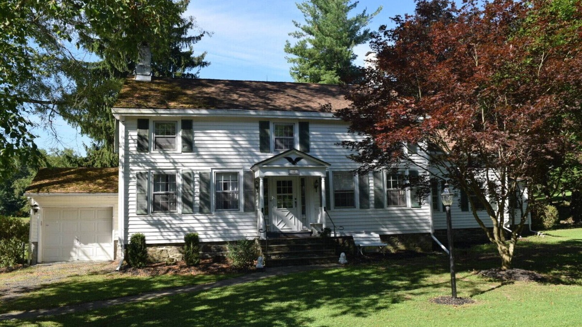 New Paltz House | Gather your best friends from near and far to relax, renew and reconnect