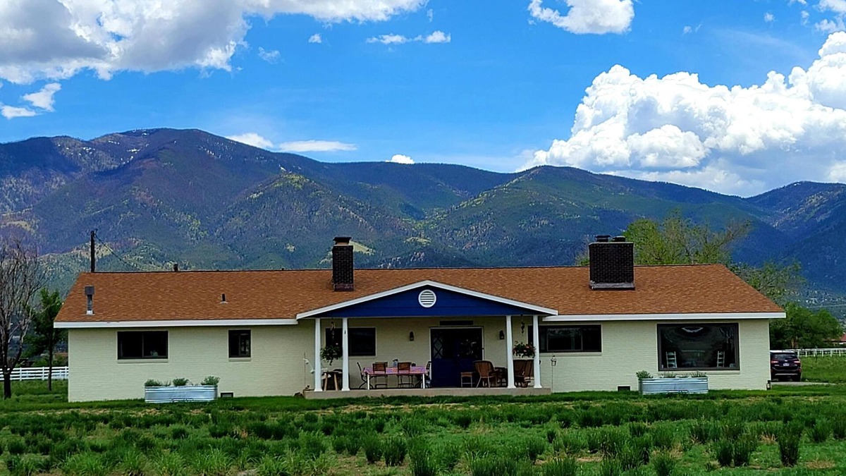 Salida House | Gather your Family and Friends and explore our historic Mtn Town!