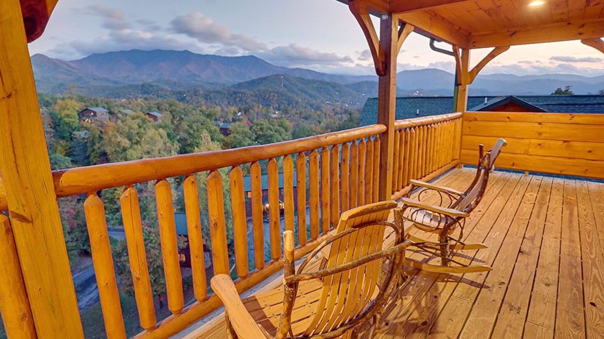 Gatlinburg Cabin | Gatlinburg - Majestic Peaks - 9 Bdrms.