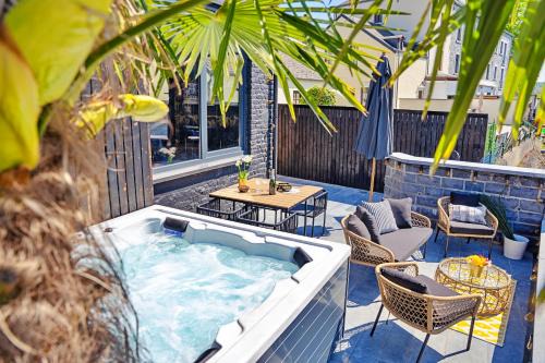 Yvoir Apartment | Gatsby River I