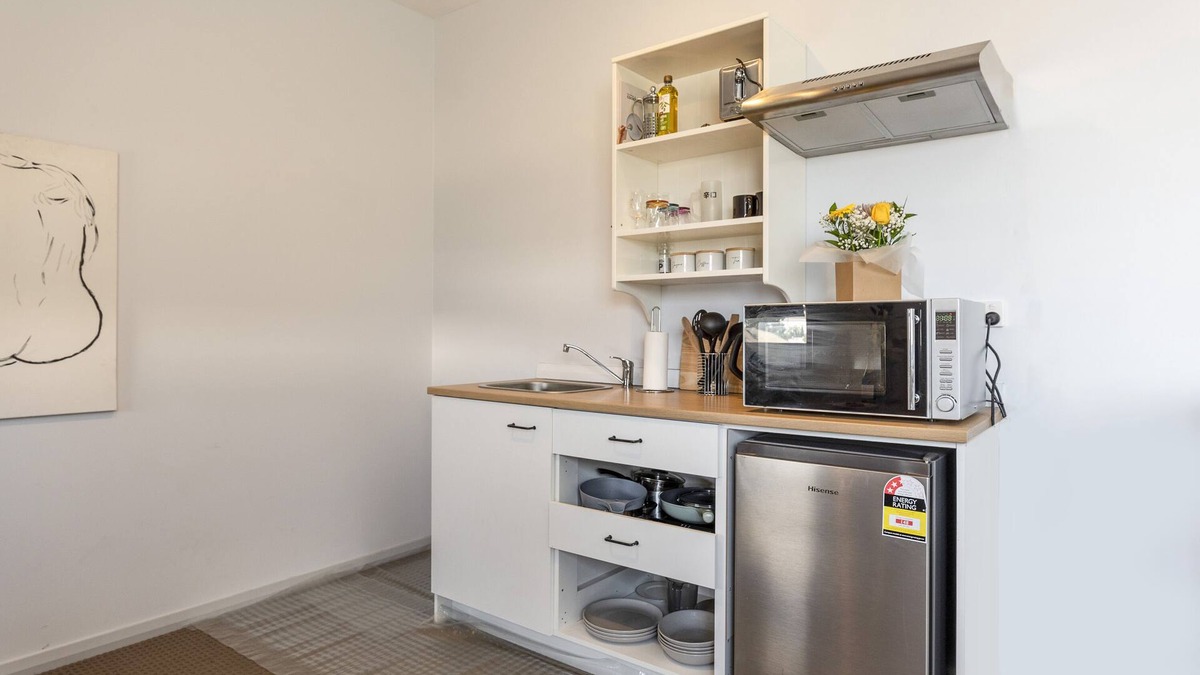 Gawler East House | Gawler Townhouse Modern 1 Bedroom Plus optional Futon, with bathtub
